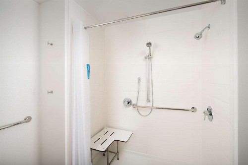 Hampton Inn & Suites San Antonio Lackland AFB SeaWorld - image 7