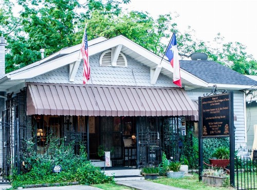 La Villa By The Riverwalk - image 3