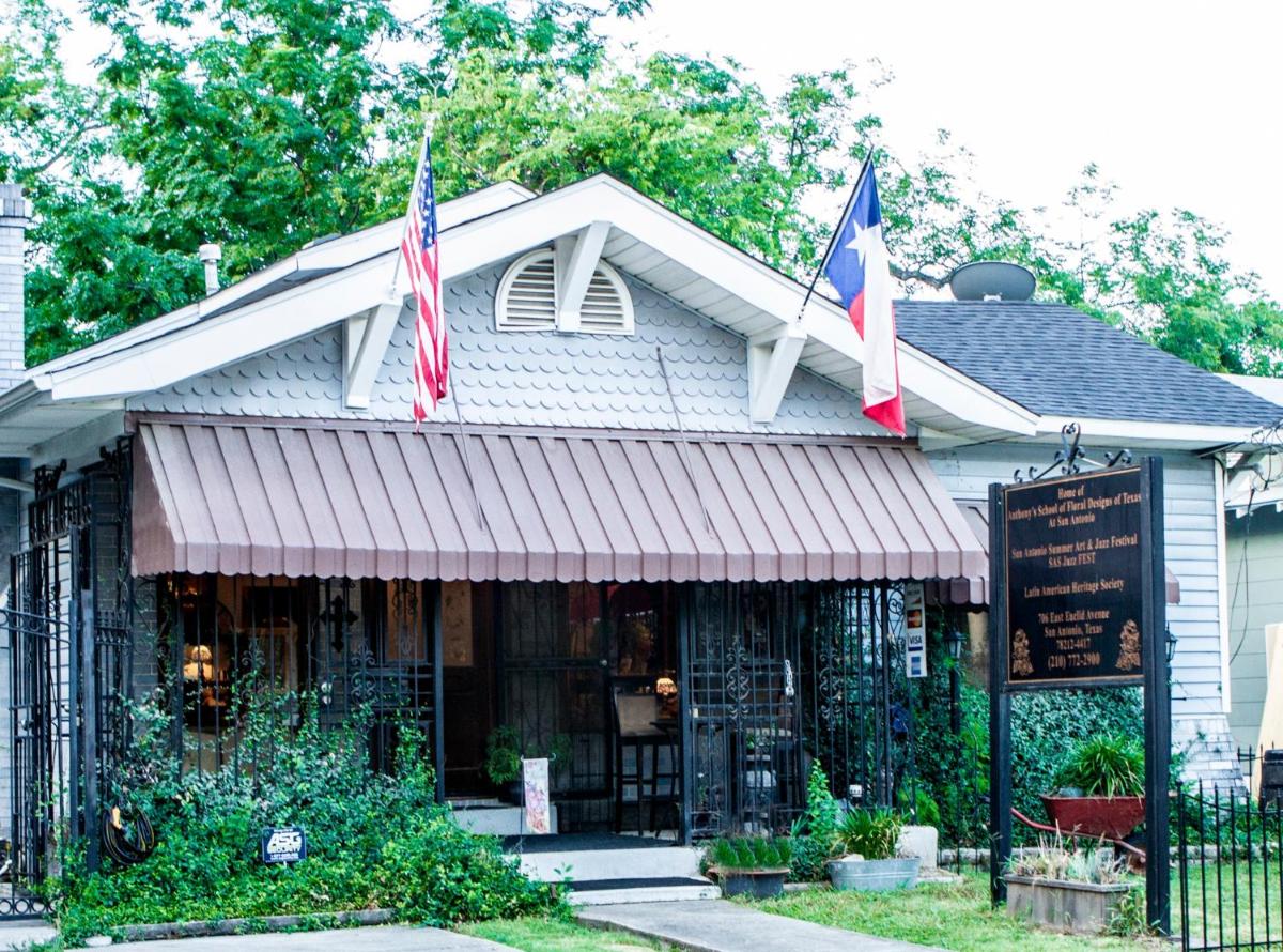 La Villa By The Riverwalk - image 3
