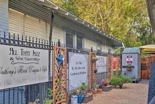 La Villa By The Riverwalk - image 9