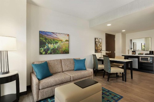 Embassy Suites By Hilton San Antonio Landmark - image 29