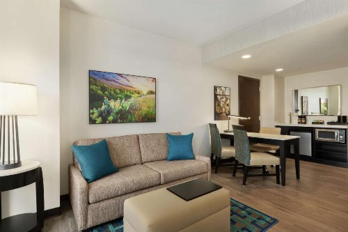 Embassy Suites By Hilton San Antonio Landmark - image 35