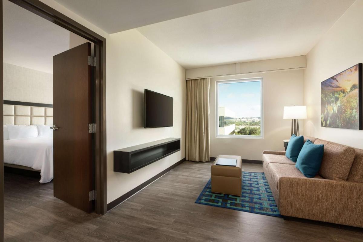 Embassy Suites By Hilton San Antonio Landmark - image 6