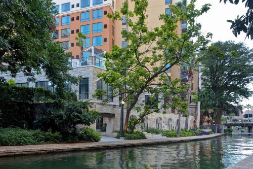 Home2 Suites By Hilton San Antonio Riverwalk - image 2