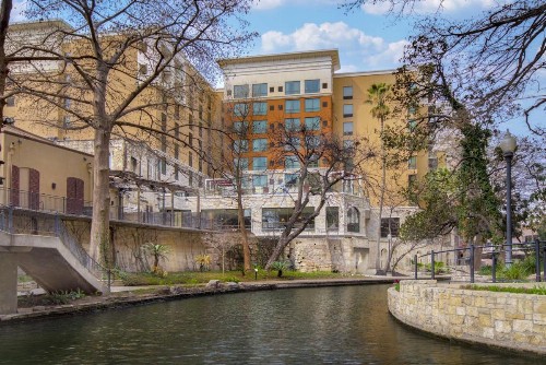 Hampton Inn & Suites San Antonio Riverwalk - image 19