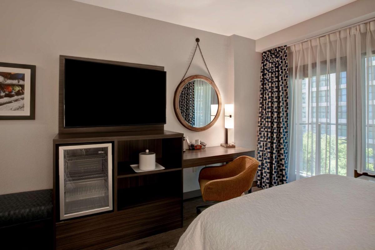 Hampton Inn & Suites San Antonio Riverwalk - image 6