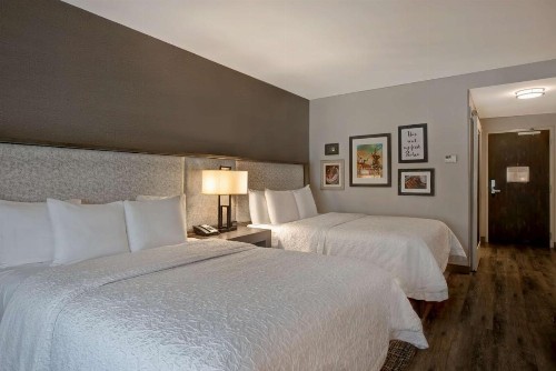 Hampton Inn & Suites San Antonio Riverwalk - image 7