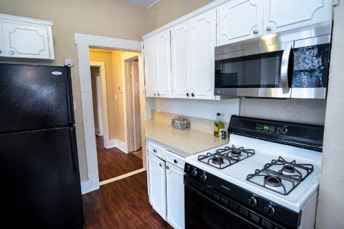 Virginia #A Cozy 2BA/1BA near Downtown Sleeps 8 - image 10