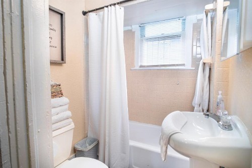 Virginia #A Cozy 2BA/1BA near Downtown Sleeps 8 - image 9