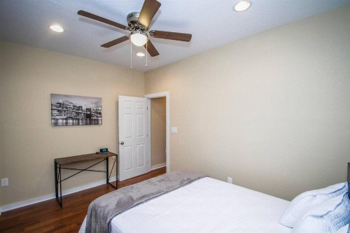 Hackberry St #A Renovated 2BR/2BA Near Downtown - image 4