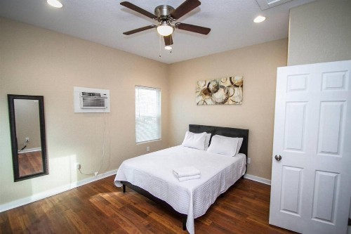Douglas Way Remodeled House Near Downtown 1BA/1BA - image 9