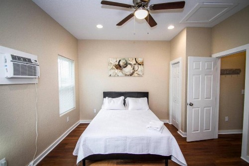 Douglas Way Remodeled House Near Downtown 1BA/1BA - image 10