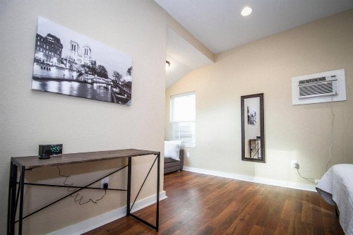 Douglas Way Remodeled House Near Downtown 1BA/1BA - image 4