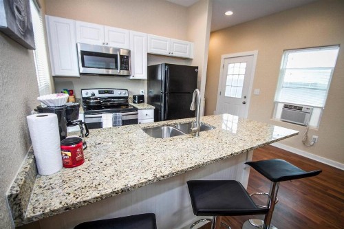 Douglas Way Remodeled House Near Downtown 1BA/1BA - image 5