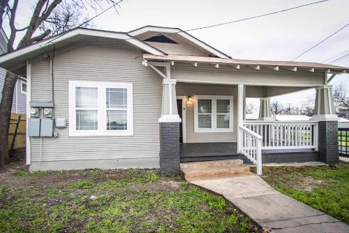 Hackberry St #B Renovated 2BR Near Downtown SA - image 1