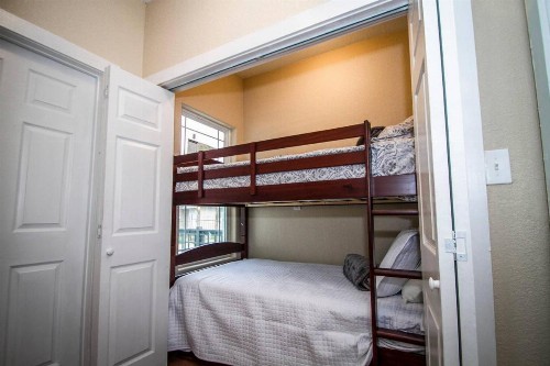 Hackberry St #B Renovated 2BR Near Downtown SA - image 7