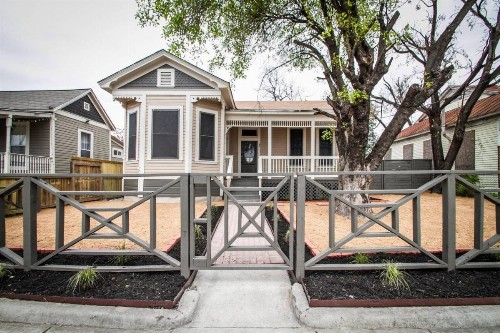 Wyoming St Restored Historic 2BR/1BA Downtown - image 1