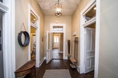 Wyoming St Restored Historic 2BR/1BA Downtown - image 10