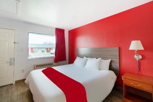 OYO Hotel San Antonio near AT&T Center - image 1