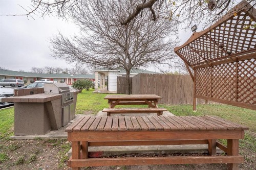 OYO Hotel San Antonio near AT&T Center - image 11