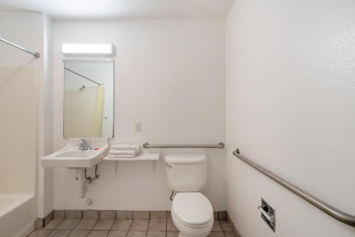 OYO Hotel San Antonio near AT&T Center - image 20