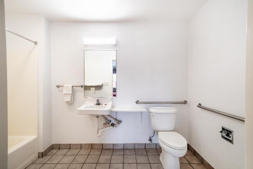 OYO Hotel San Antonio near AT&T Center - image 25