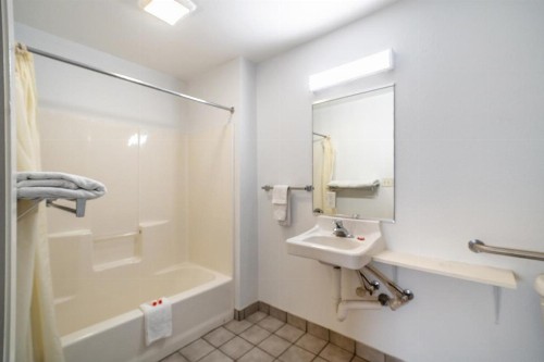 OYO Hotel San Antonio near AT&T Center - image 26