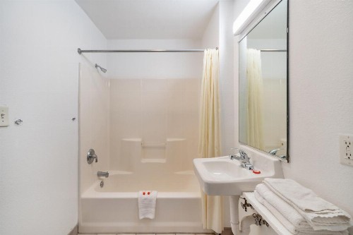 OYO Hotel San Antonio near AT&T Center - image 30