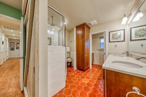 Castle Hills Casa - image 10