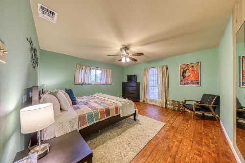 Castle Hills Casa - image 7