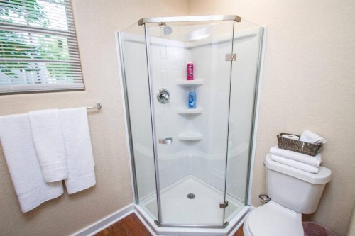One Bedroom Apartment Near Downtown with Sleeper - image 11