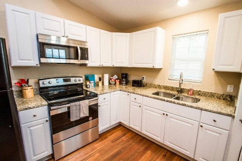 One Bedroom Apartment Near Downtown with Sleeper - image 12
