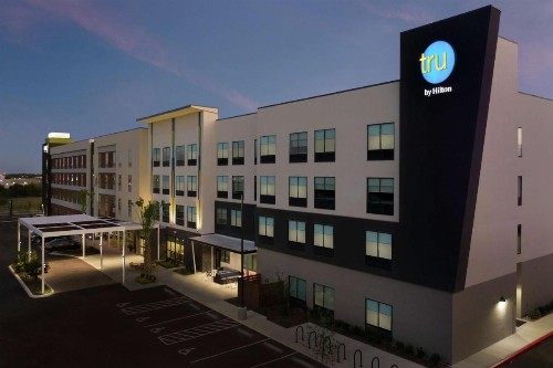 Tru By Hilton San Antonio Lackland Sea World - image 1