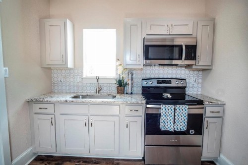 Beautiful Guest House on New Built Home Near Downtown - image 1