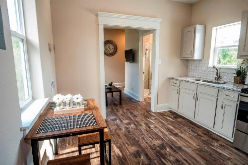 Beautiful Guest House on New Built Home Near Downtown - image 4