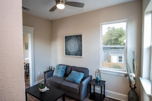 Beautiful Guest House on New Built Home Near Downtown - image 7