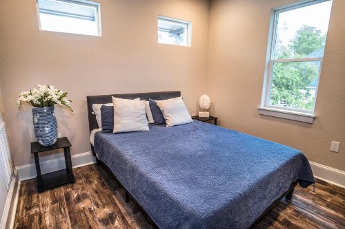 Beautiful Guest House on New Built Home Near Downtown - image 8