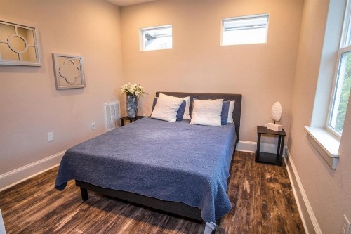 Beautiful Guest House on New Built Home Near Downtown - image 9