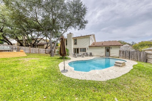 Chic Poolside Paradise - image 9