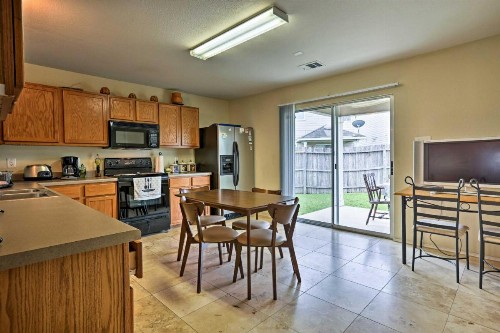 Cozy San Antonio Getaway with Yard about 12 Mi to Dtwn! - image 6
