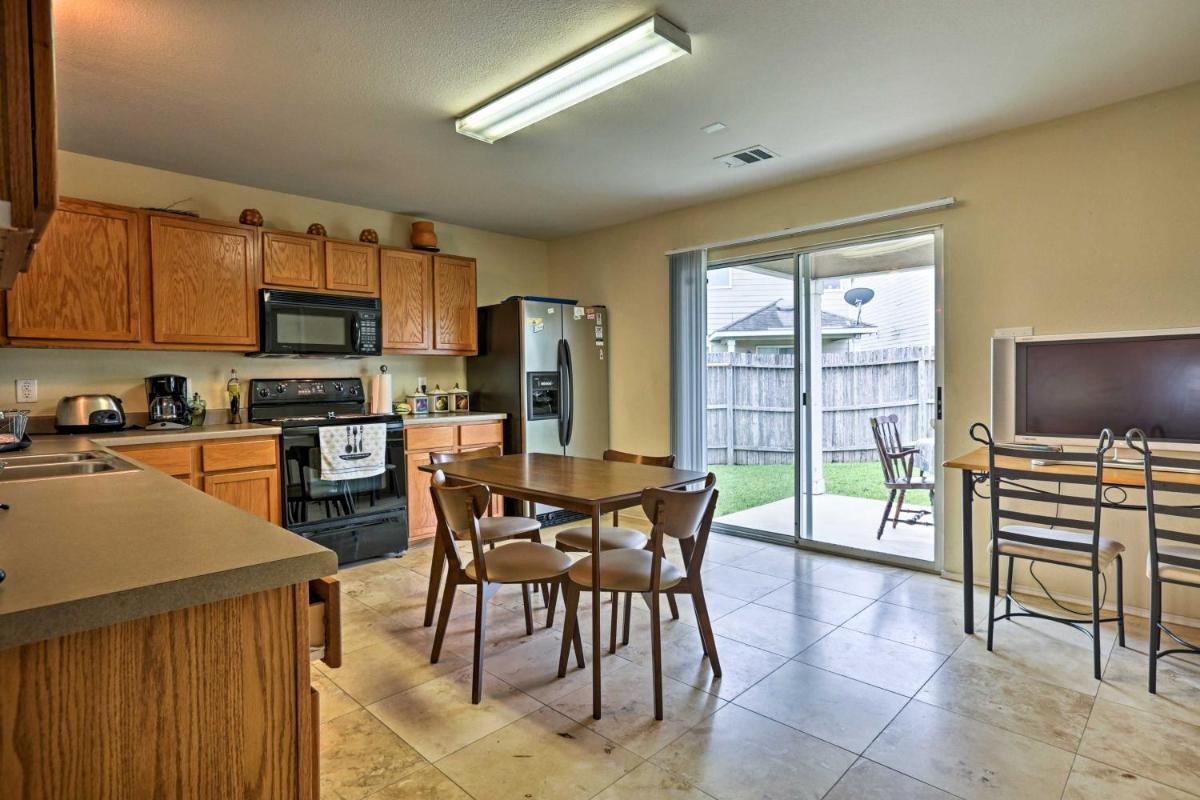 Cozy San Antonio Getaway with Yard about 12 Mi to Dtwn! - image 6