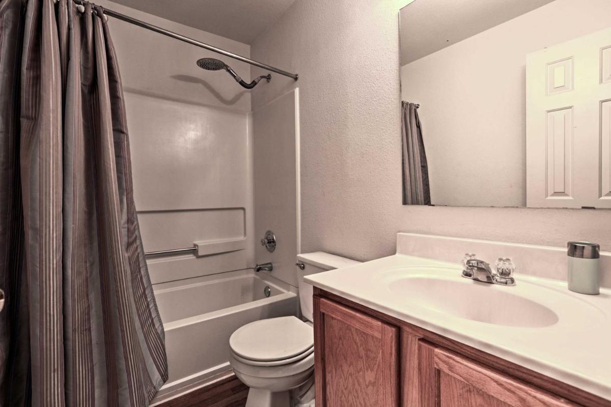 Cozy San Antonio Getaway with Yard about 12 Mi to Dtwn! - image 2