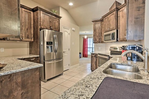 Live Oak Home - 15 Mi to Downtown San Antonio - image 4