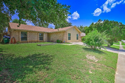 San Antonio Oasis with Yard Pool and Outdoor Bar! - image 9