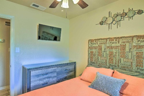 San Antonio Oasis with Yard Pool and Outdoor Bar! - image 10