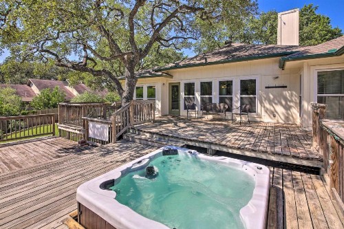 Family-Friendly Home with Hot Tub Fire Pit and Deck! - image 7