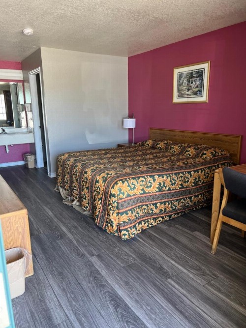 COUNTRY INN MOTEL - image 28