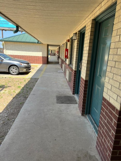 COUNTRY INN MOTEL - image 29