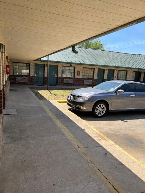 COUNTRY INN MOTEL - image 35