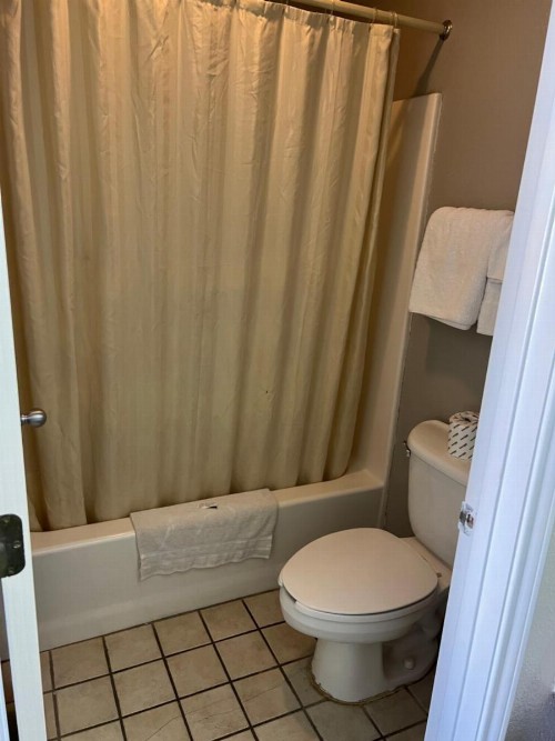 COUNTRY INN MOTEL - image 40
